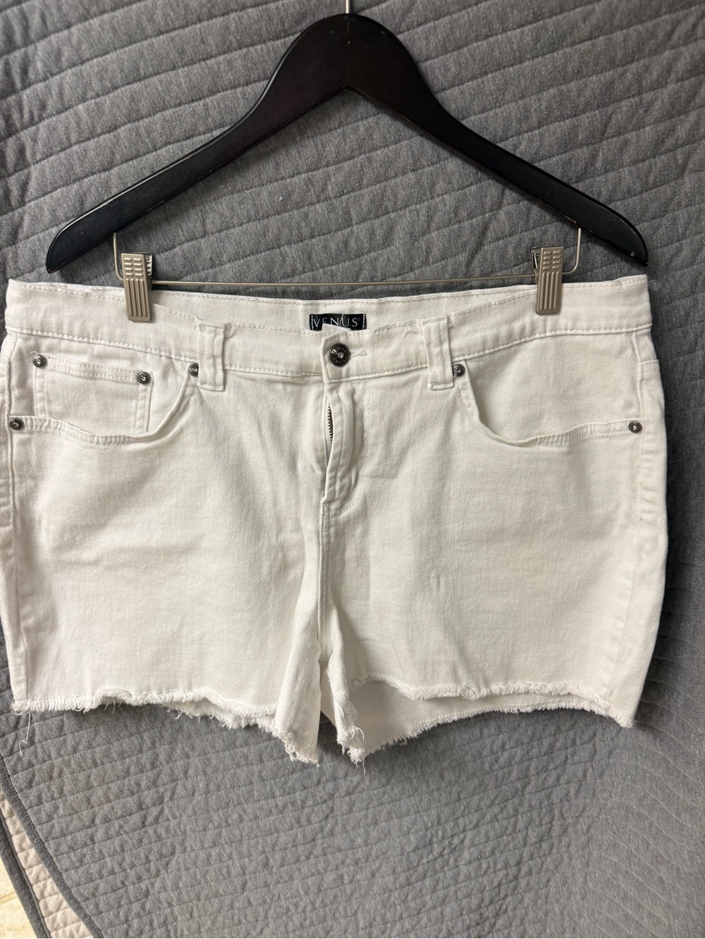 VENUS White Denim Raw-Hem Shorts